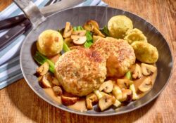 Pfannenfrikadelle nach Hausfrauenart,