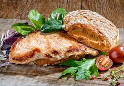 Lachssteak vom Schwein, gebraten,